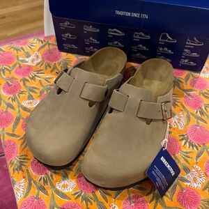 Brand New Birkenstock Tan Clogs